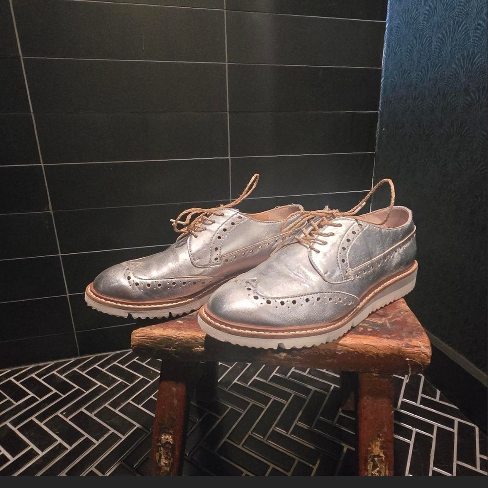 Charles David Silver Oxford Shoes